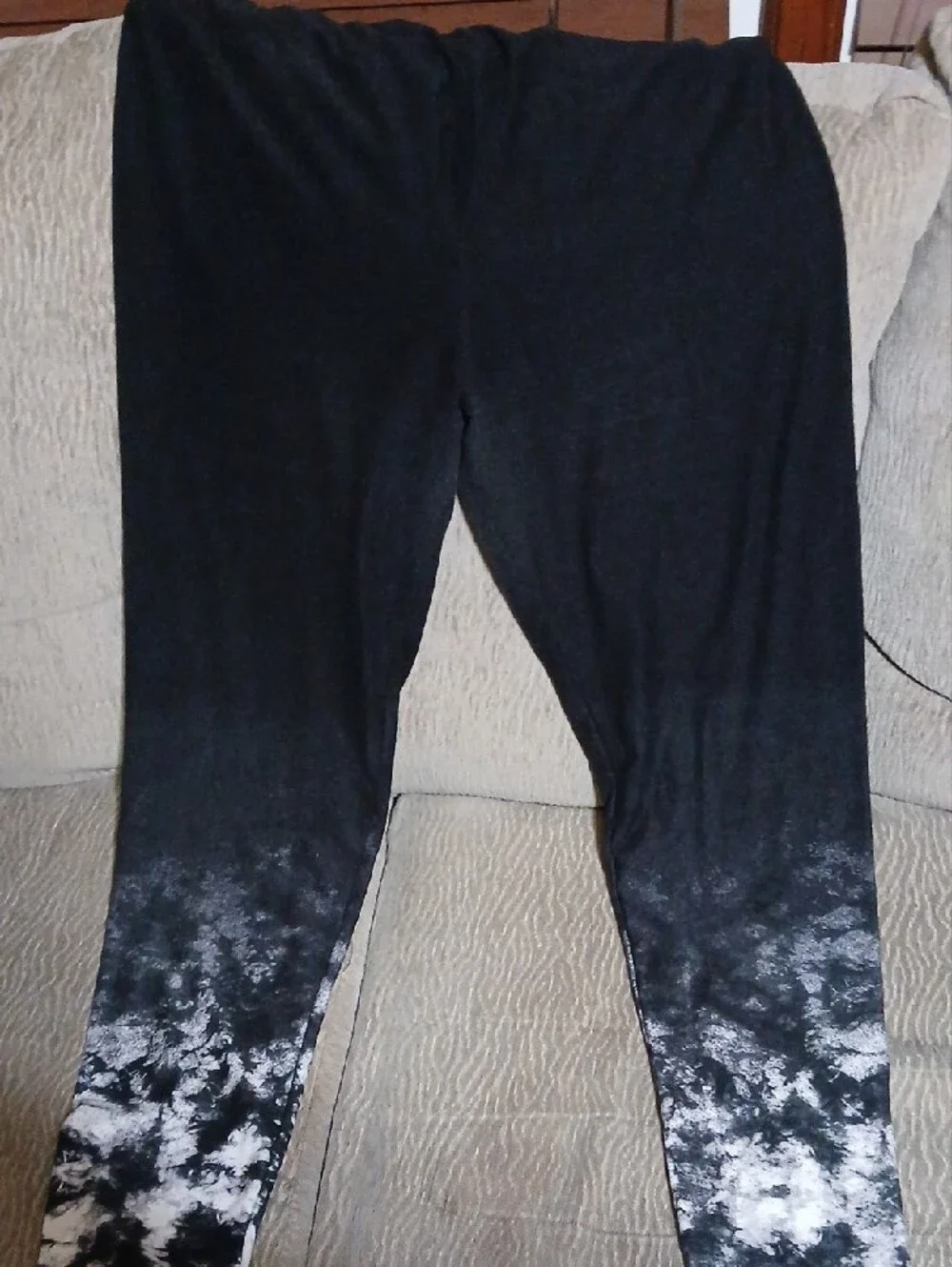 LuLaRoe Black Leggings with White-Gray Marbled Dip And A Polka Dot Geometric TC